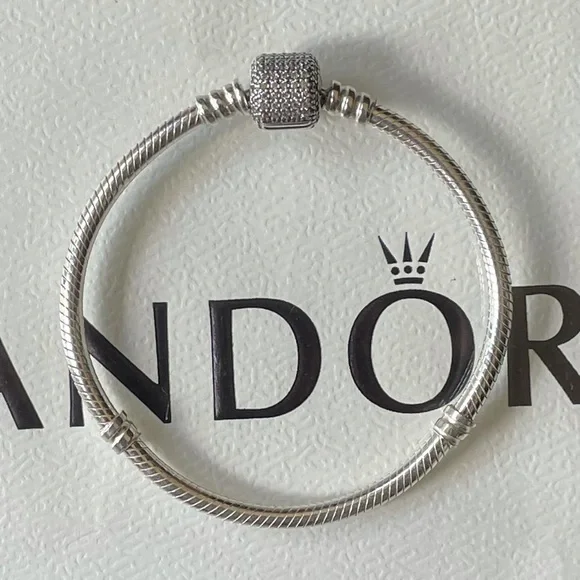 Pandora Moments Sparkling Pave Clasp Bracelet 7 Inches - Picture 1 of 3